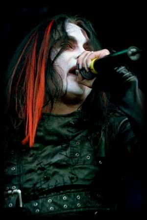 cradleoffilth_dani_live2001.jpg