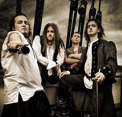 Alestorm+%2528os+caras%2529.jpg Alestorm+%2528os+caras%2529.jpg
