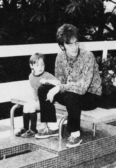 John-Yoko-Julian-john-lennon-10677117-452-654.jpg