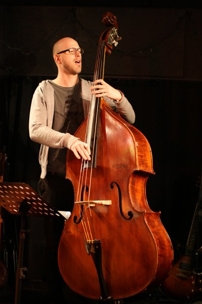 BassPlayer2.jpg