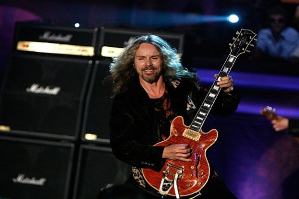 Tommy-Shaw_Kevin-Winter_Getty-Images.jpg