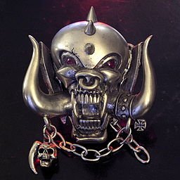 256px-Motorhead_Snaggletooth_Belt_Buckle.jpg 256px-Motorhead_Snaggletooth_Belt_Buckle.jpg