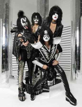 kiss-sonic.jpg