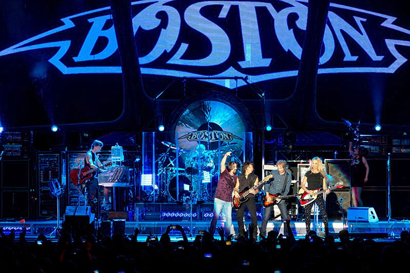 Boston-live-at-the-Forum.jpg